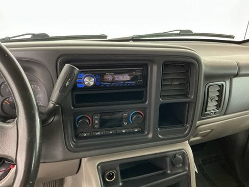 Used 2004 Chevrolet Suburban Z71 w/ Preferred Equipment Group AWD/4WD image 15
