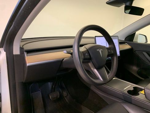 Used 2021 Tesla Model Y Long Range image 15