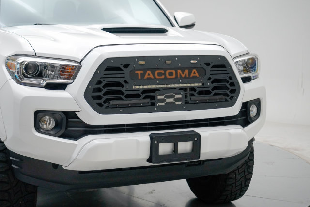 Used 2021 Toyota Tacoma TRD Sport w/ TRD Premium Sport Package AWD/4WD image 9