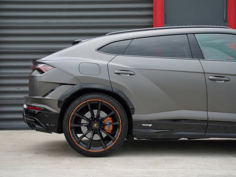 Used 2023 Lamborghini Urus S AWD/4WD image 3