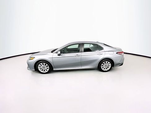 Used 2019 Toyota Camry L image 4