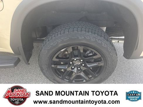 Used 2022 Chevrolet Silverado 1500 LT Trail Boss w/ LT Trail Boss Premium Package AWD/4WD image 11
