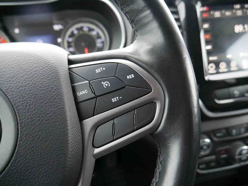 Used 2019 Jeep Cherokee Limited image 37