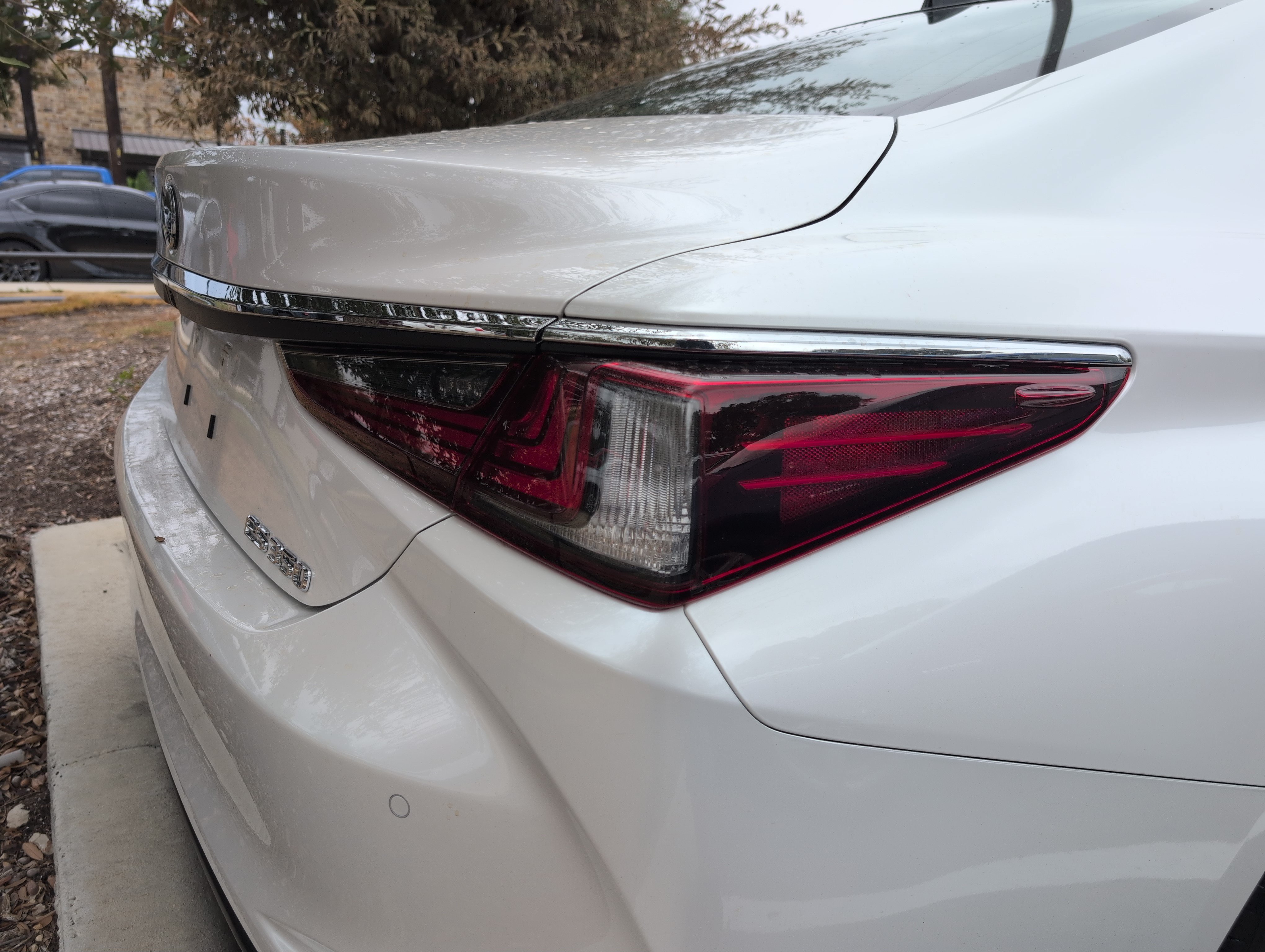 Used 2024 Lexus ES 350 w/ Premium Package FWD image 8