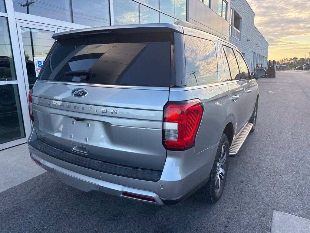Used 2023 Ford Expedition XLT AWD/4WD image 9