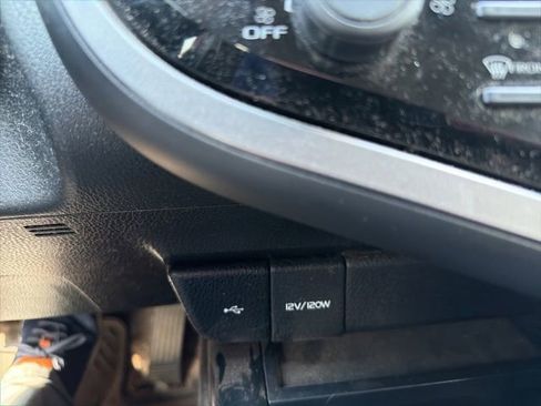 Used 2020 Toyota Camry LE FWD image 21