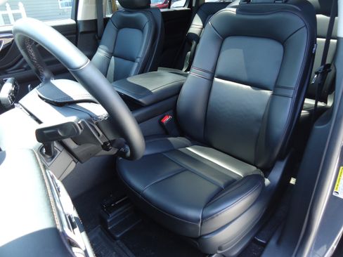 Used 2023 Lincoln Aviator AWD w/ Premium Package image 23