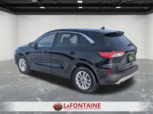 Used 2021 Ford Escape SE image 3