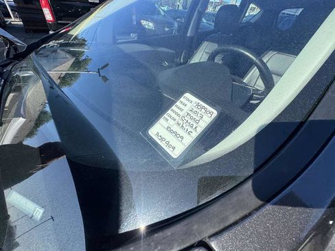 Used 2017 Ford C-MAX Energi Titanium image 19