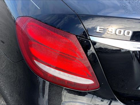 Used 2017 Mercedes-Benz E 300 image 28
