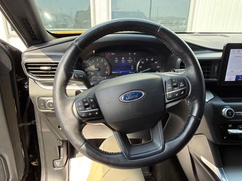 Used 2020 Ford Explorer XLT w/ Equipment Group 202A AWD/4WD image 12