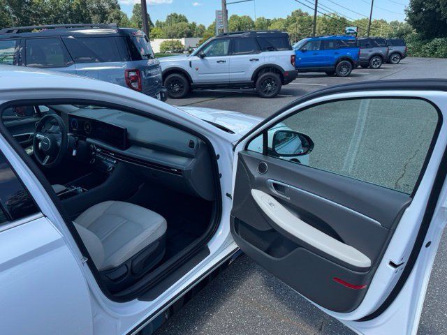 Used 2025 Hyundai Sonata SEL FWD image 13