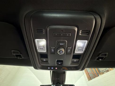 Certified 2021 Chevrolet Suburban High Country w/ Premium Package AWD/4WD image 22
