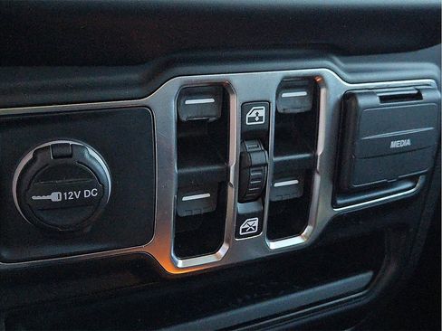 Used 2021 Jeep Wrangler Unlimited Sport image 15