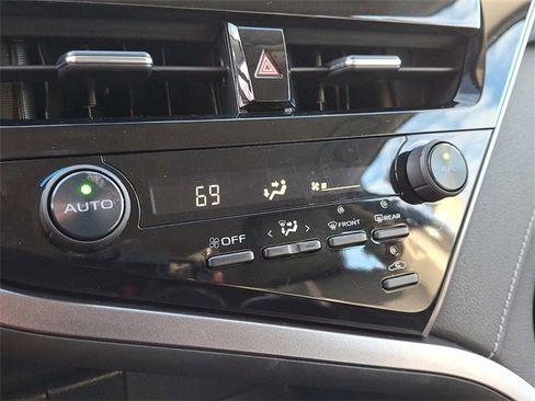 Used 2021 Toyota Camry SE image 15