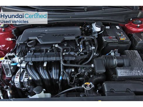 Certified 2025 Hyundai Elantra Limited FWD image 33