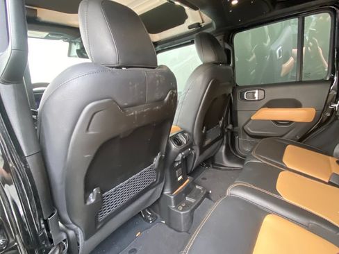 Used 2024 Jeep Wrangler Unlimited Sahara w/ Technology Group AWD/4WD image 12
