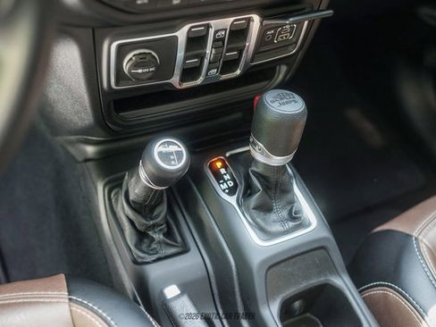Used 2021 Jeep Gladiator Sport AWD/4WD image 32