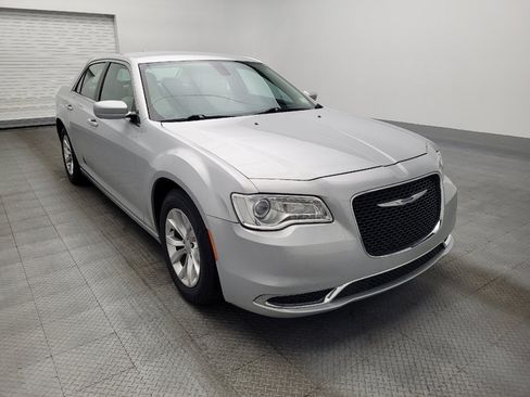 Used 2020 Chrysler 300 Touring image 13