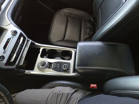 Used 2022 Ford Explorer XLT image 59