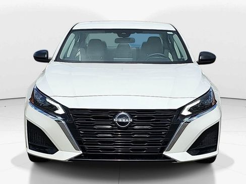 Used 2025 Nissan Altima 2.5 SV image 11