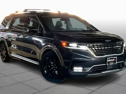 Used 2022 Kia Carnival SX Prestige image 2