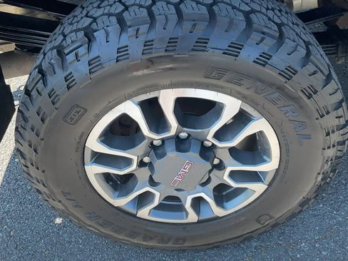 Used 2022 GMC Sierra 3500 SLE w/ SLE Convenience Package AWD/4WD image 11