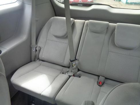 Used 2016 Kia Sedona L image 24