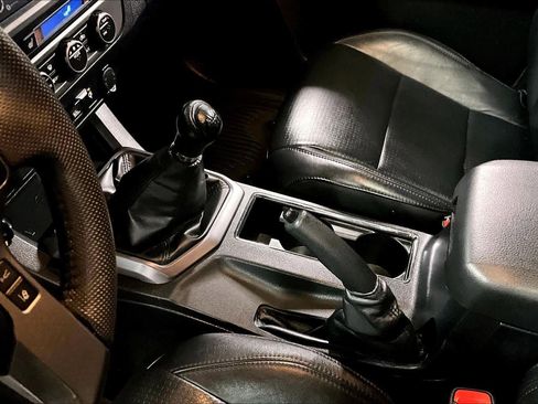 Used 2023 Toyota Tacoma TRD Off-Road image 15