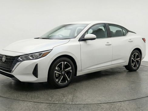 Used 2025 Nissan Sentra SV image 3