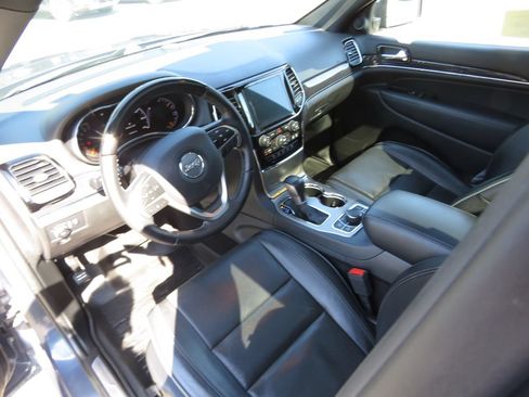 Used 2020 Jeep Grand Cherokee Overland AWD/4WD image 11