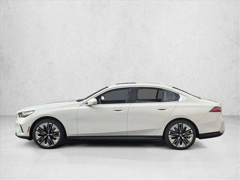 Used 2026 BMW 530i xDrive AWD/4WD image 5