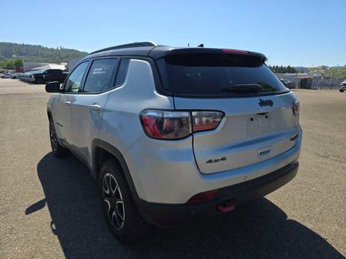 Used 2024 Jeep Compass Trailhawk AWD/4WD image 9