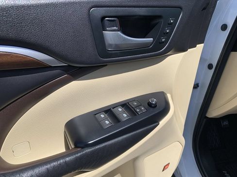 Used 2016 Toyota Highlander Limited AWD/4WD image 16