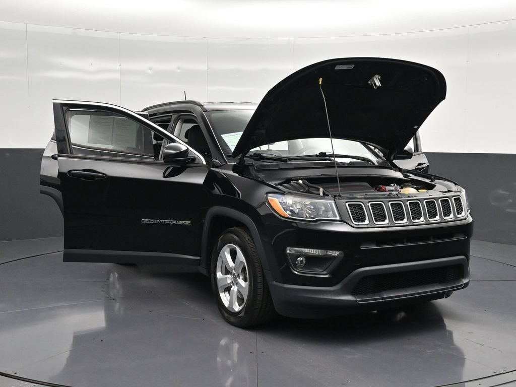 Used 2019 Jeep Compass Latitude FWD image 35