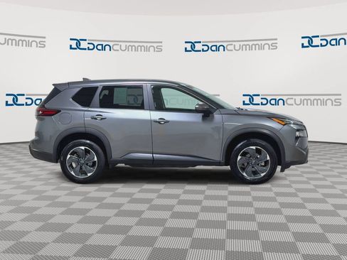 Used 2024 Nissan Rogue SV FWD image 9