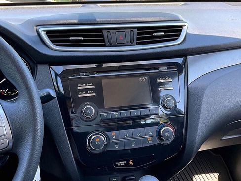 Used 2015 Nissan Rogue S FWD image 5