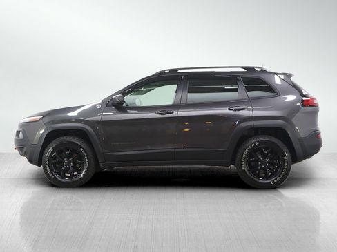 Used 2017 Jeep Cherokee Trailhawk image 2