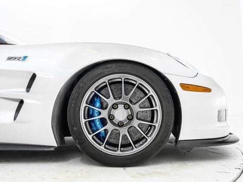 Used 2009 Chevrolet Corvette ZR1 w/ Preferred Equipment Group RWD image 16