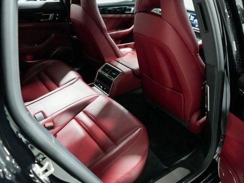 Used 2018 Porsche Panamera 4S image 25