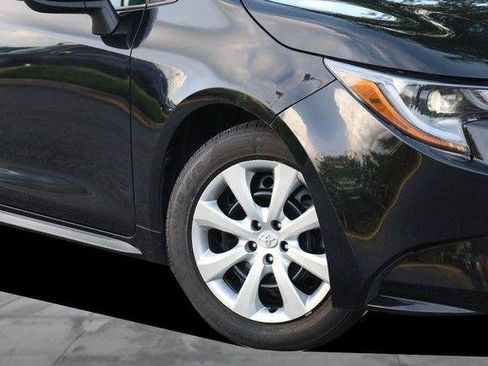Used 2025 Toyota Corolla LE FWD image 3