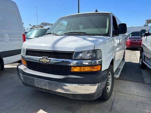 Used 2019 Chevrolet Express 2500 w/ Driver Convenience Package RWD image 3