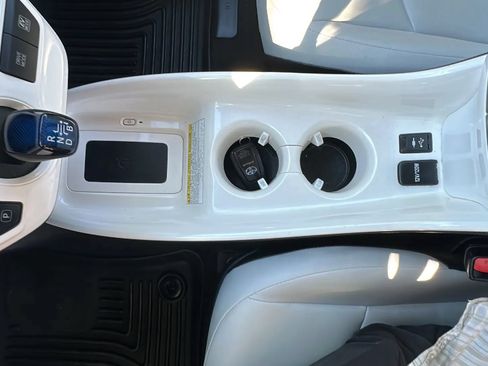 Used 2017 Toyota Prius Four w/ Advanced Technology Package FWD image 40