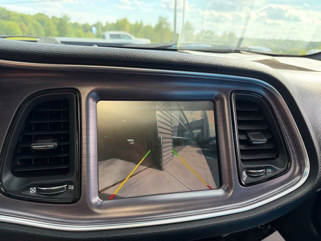 Used 2015 Dodge Challenger R/T RWD image 17