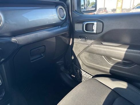 Used 2019 Jeep Wrangler Unlimited Sahara w/ Cold Weather Group AWD/4WD image 40