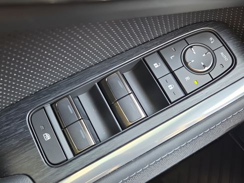 Used 2025 Lexus GX 550 w/ Cold Area Package AWD/4WD image 33