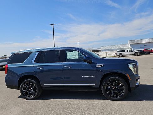 New 2026 GMC Yukon Denali w/ Denali Reserve Package image 6
