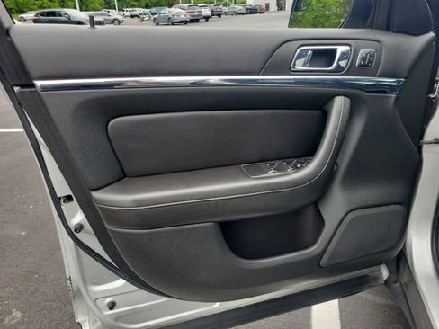 Used 2015 Lincoln MKS FWD image 36