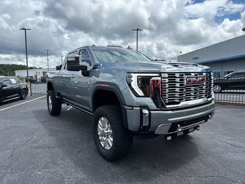 Used 2024 GMC Sierra 2500 Denali w/ Denali Reserve Package AWD/4WD image 4