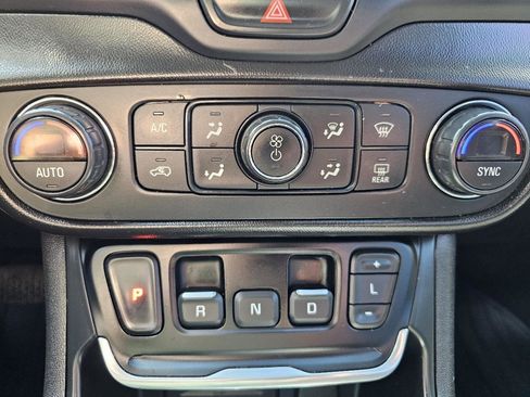 Used 2020 GMC Terrain SLT w/ Preferred Package image 18